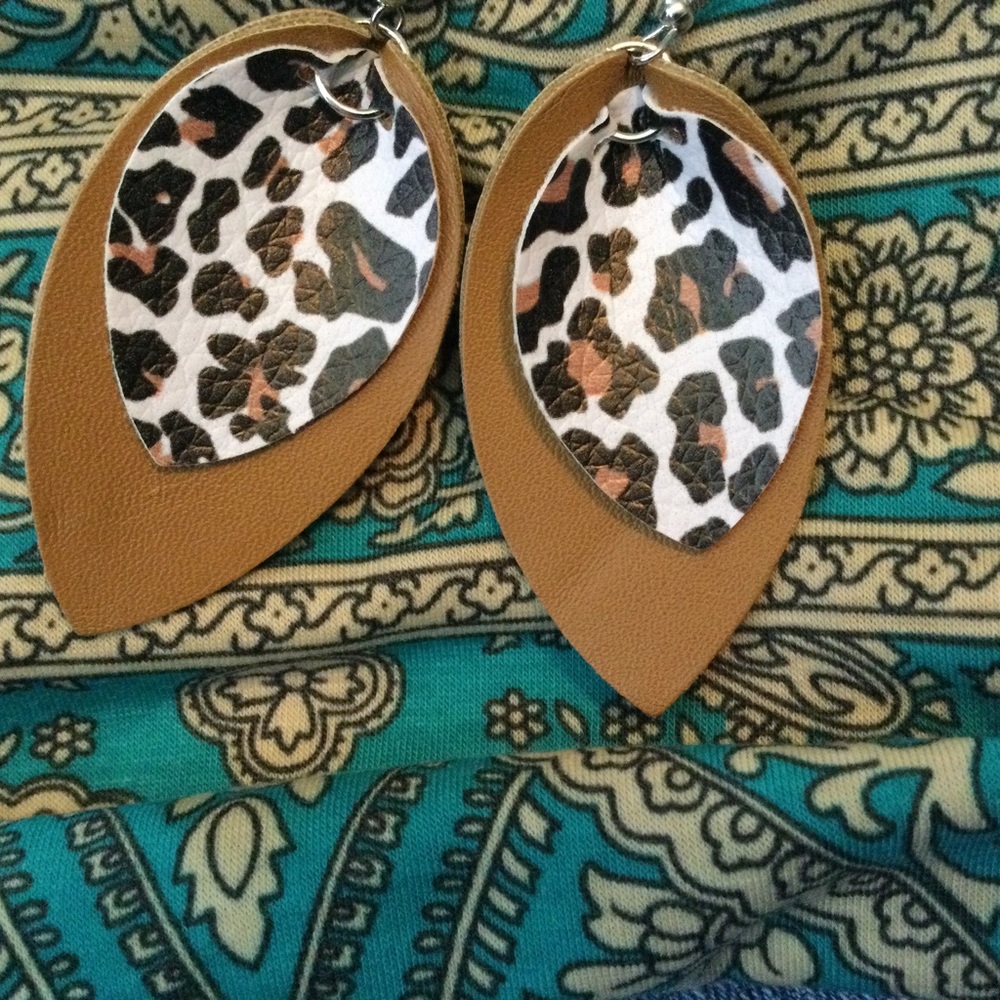 NWT Leopard Tiered Lightweight EARRINGS